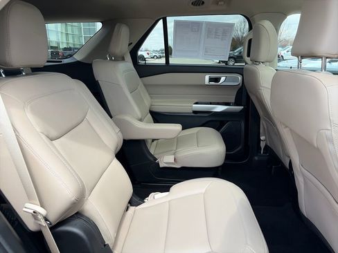 Used 2024 Ford Explorer XLT w/ Equipment Group 202A image 32