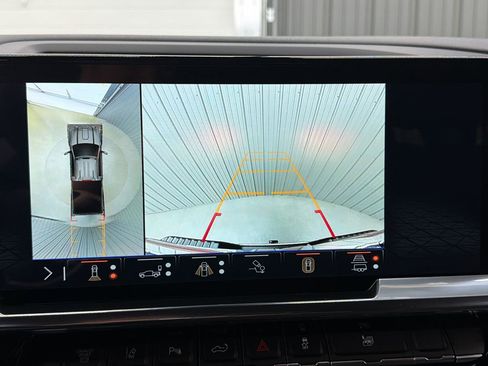 Used 2025 GMC Sierra 2500 SLE w/ SLE Value Package; image 29