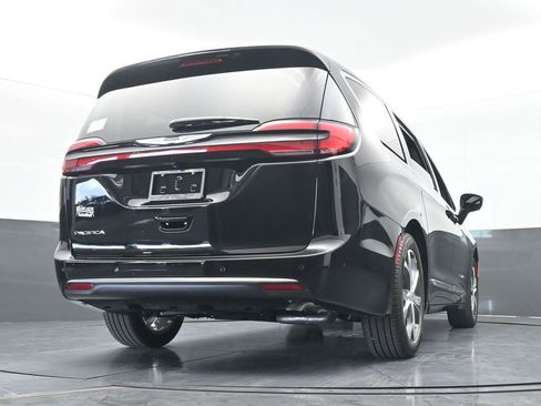 New 2026 Chrysler Pacifica Pinnacle image 60