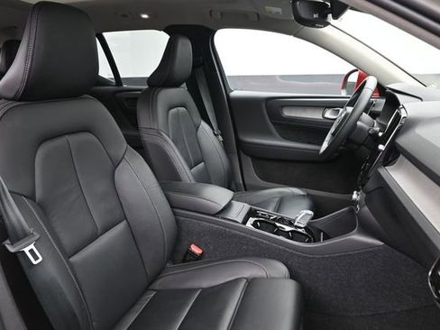 Used 2023 Volvo XC40 B4 Plus w/ Driver Assist Package FWD image 32