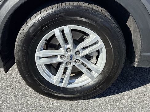 Used 2024 Ford Explorer XLT image 34