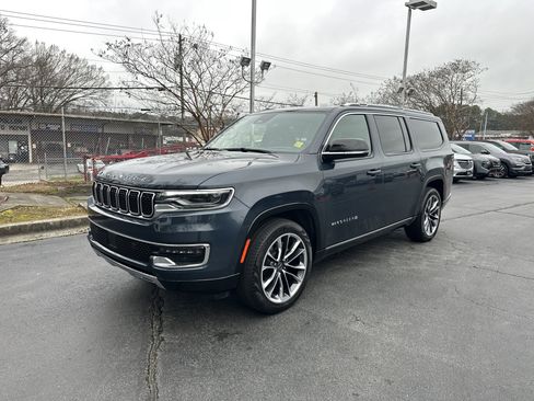 Used 2024 Jeep Wagoneer L Series III w/ Premium Group I image 5