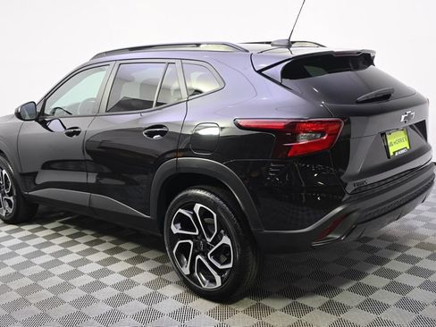 Used 2024 Chevrolet Trax RS w/ Sunroof Package FWD image 3