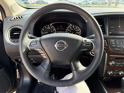 Used 2017 Nissan Pathfinder Platinum w/ Midnight Edition Package image 19