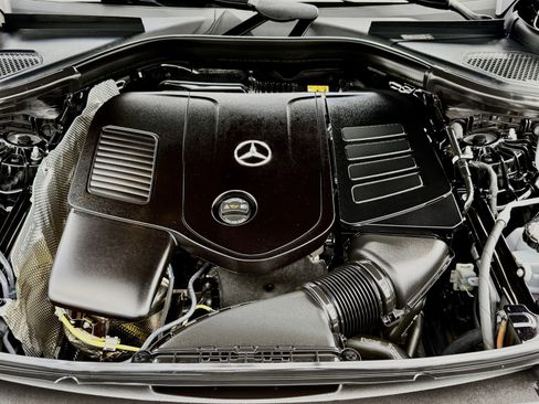 Used 2025 Mercedes-Benz GLC 300 image 42