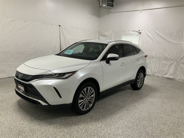 Used 2024 Toyota Venza XLE AWD/4WD image 2