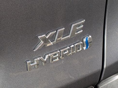 Certified 2023 Toyota RAV4 XLE Premium AWD/4WD image 29