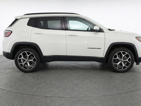 Used 2025 Jeep Compass Limited AWD/4WD image 8