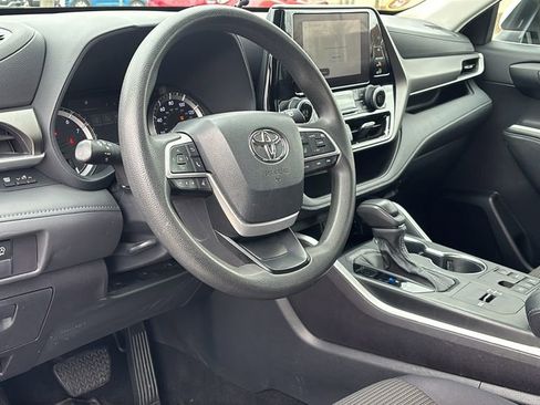 Used 2023 Toyota Highlander L image 26