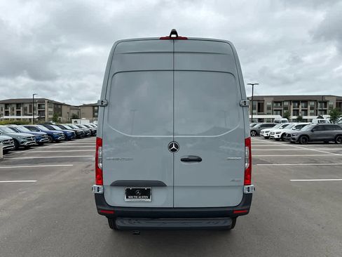 Used 2025 Mercedes-Benz Sprinter 2500 image 6
