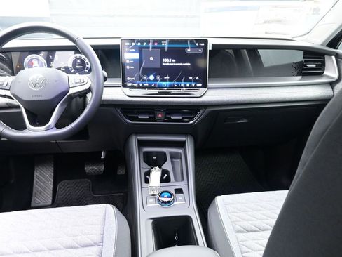 New 2026 Volkswagen Tiguan S FWD image 9
