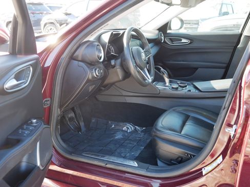 Used 2018 Alfa Romeo Giulia AWD image 11