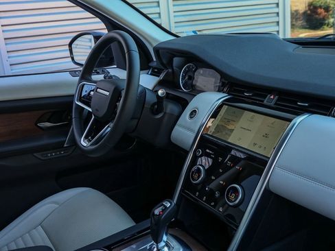 Used 2023 Land Rover Discovery Sport SE AWD/4WD image 19