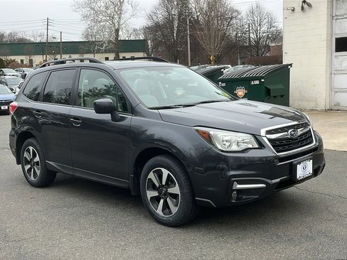 Used 2017 Subaru Forester 2.5i Premium image 3
