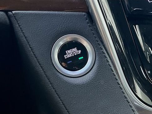Used 2019 Cadillac Escalade Luxury AWD/4WD image 16