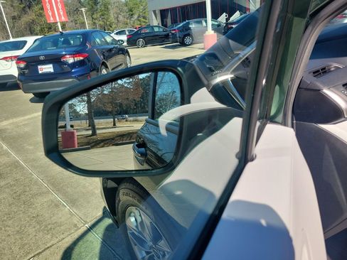 Used 2025 Toyota Sienna XLE image 12