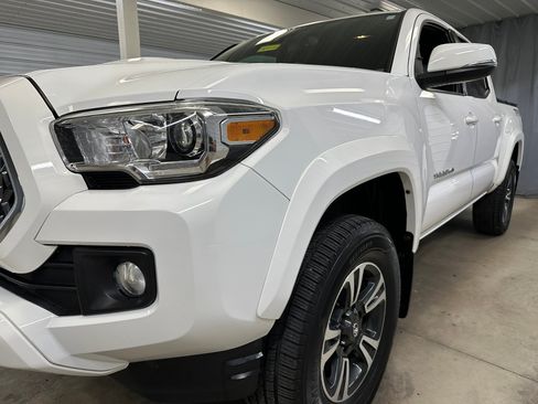 Used 2019 Toyota Tacoma TRD Sport AWD/4WD image 30