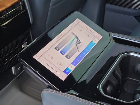 Used 2023 Jeep Grand Wagoneer L Series III w/ HD Trailer Tow Package image 13