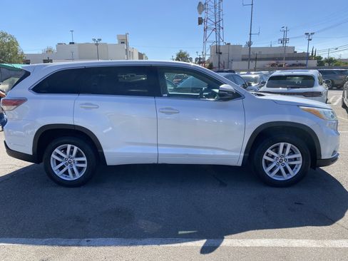 Used 2016 Toyota Highlander LE FWD image 8