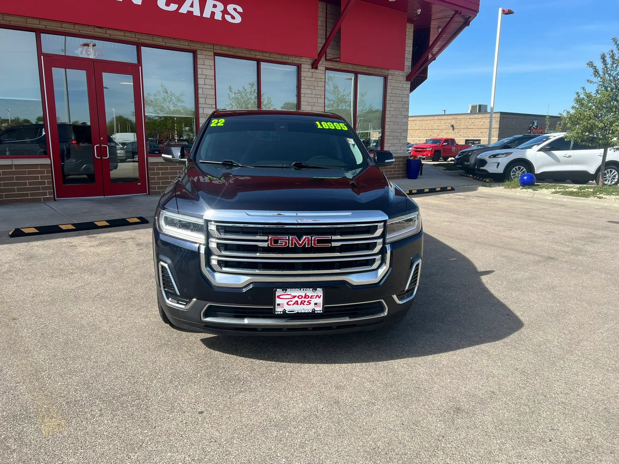 Used 2022 GMC Acadia SLE AWD/4WD image 2