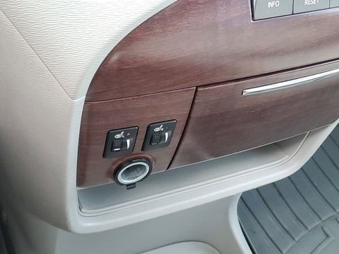 Used 2014 Toyota Sienna XLE image 30