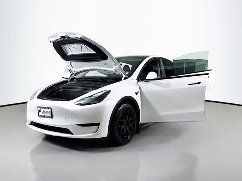 Used 2025 Tesla Model Y Long Range AWD/4WD image 28