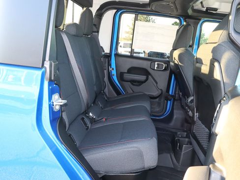 New 2025 Jeep Gladiator Rubicon w/ Convenience Group image 29