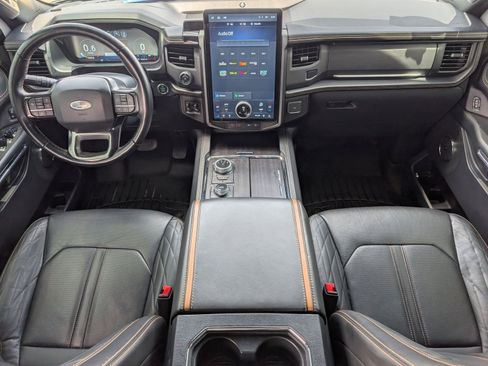 Used 2023 Ford Expedition Platinum AWD/4WD image 5