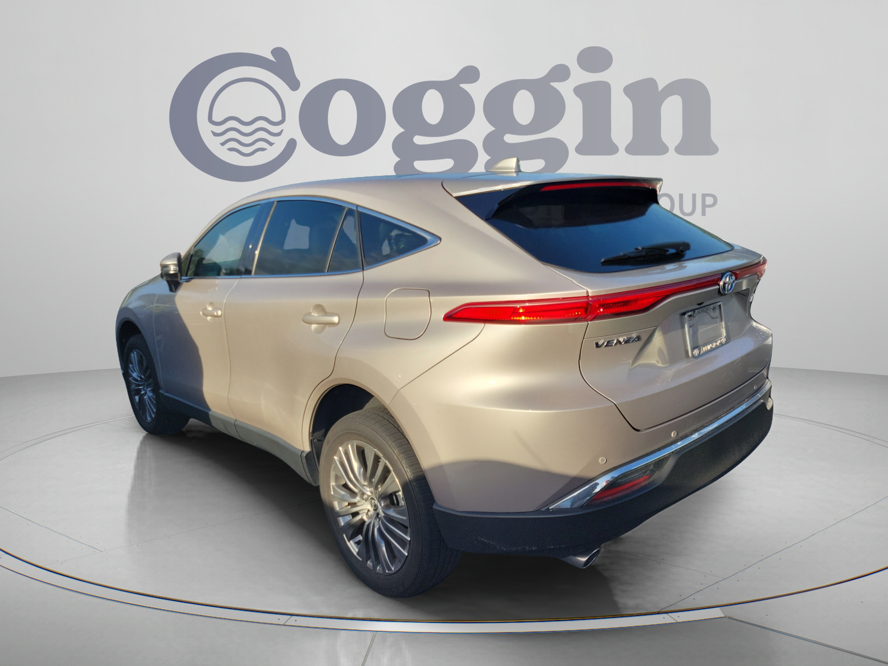 Used 2024 Toyota Venza Limited AWD/4WD image 2