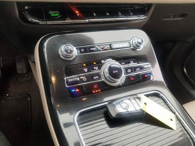 Used 2022 Lincoln Nautilus AWD image 18