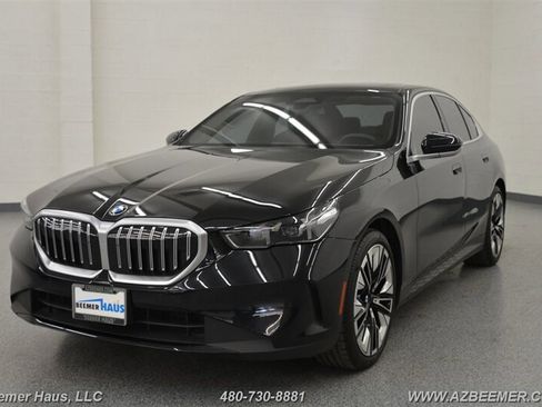 Used 2024 BMW 530i w/ M Sport Package image 2