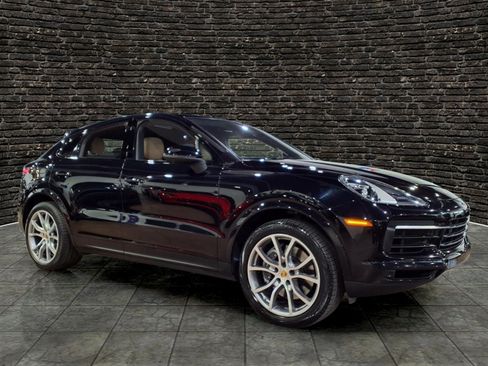 Used 2021 Porsche Cayenne Coupe AWD/4WD image 1