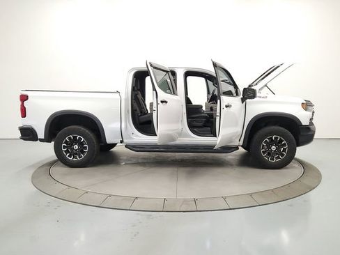 Used 2022 Chevrolet Silverado 1500 ZR2 image 16