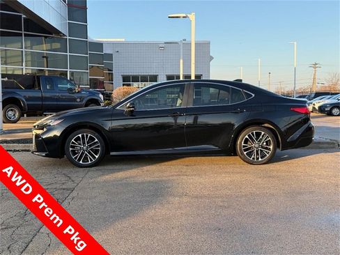 Used 2025 Toyota Camry XLE image 6