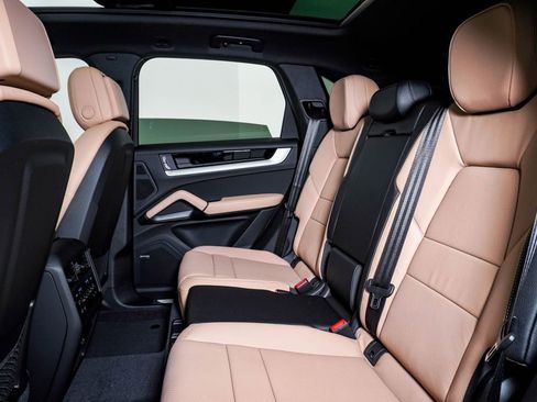 New 2026 Porsche Cayenne image 17