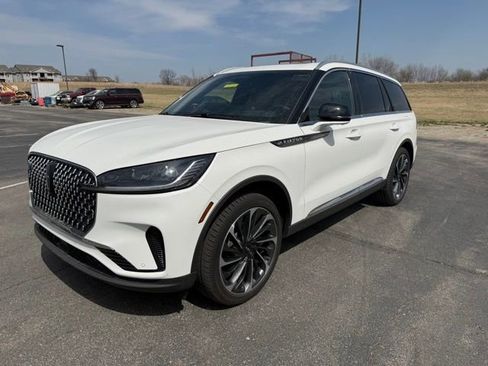 Used 2025 Lincoln Aviator Reserve w/ Illumination Package image 1
