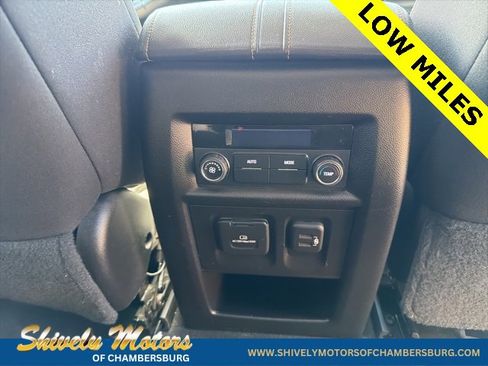 Used 2020 Chevrolet Traverse LT image 14