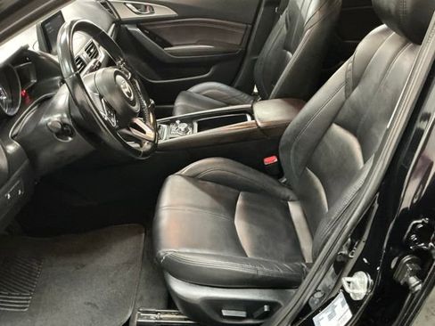 Used 2018 MAZDA MAZDA3 Touring image 12