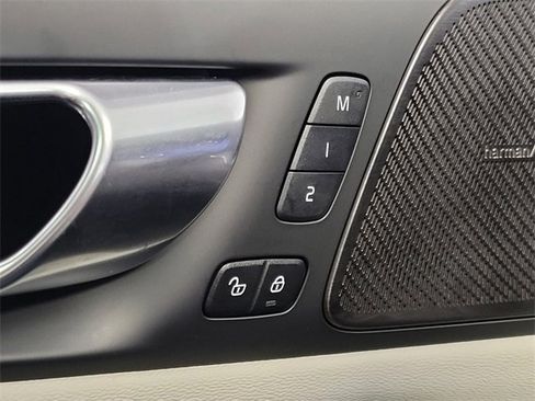 Certified 2026 Volvo V60 B5 Cross Country Plus w/ Protection Package Premier image 40