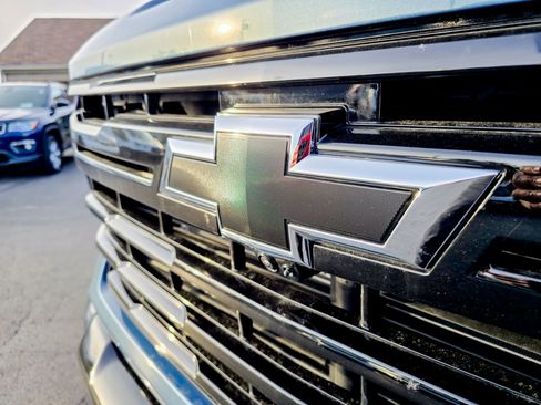 Used 2025 Chevrolet Silverado 2500 LTZ w/ LTZ Plus Package image 3