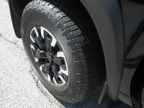 Used 2022 Nissan Frontier PRO-4X image 8