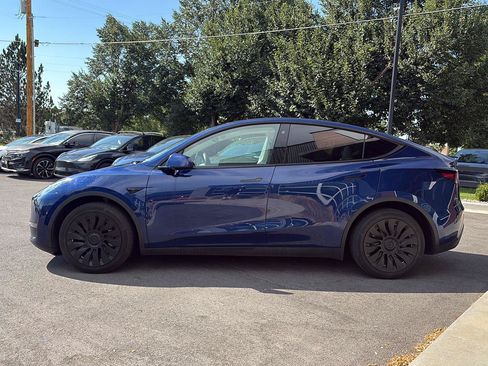 Used 2022 Tesla Model Y Long Range AWD/4WD image 5