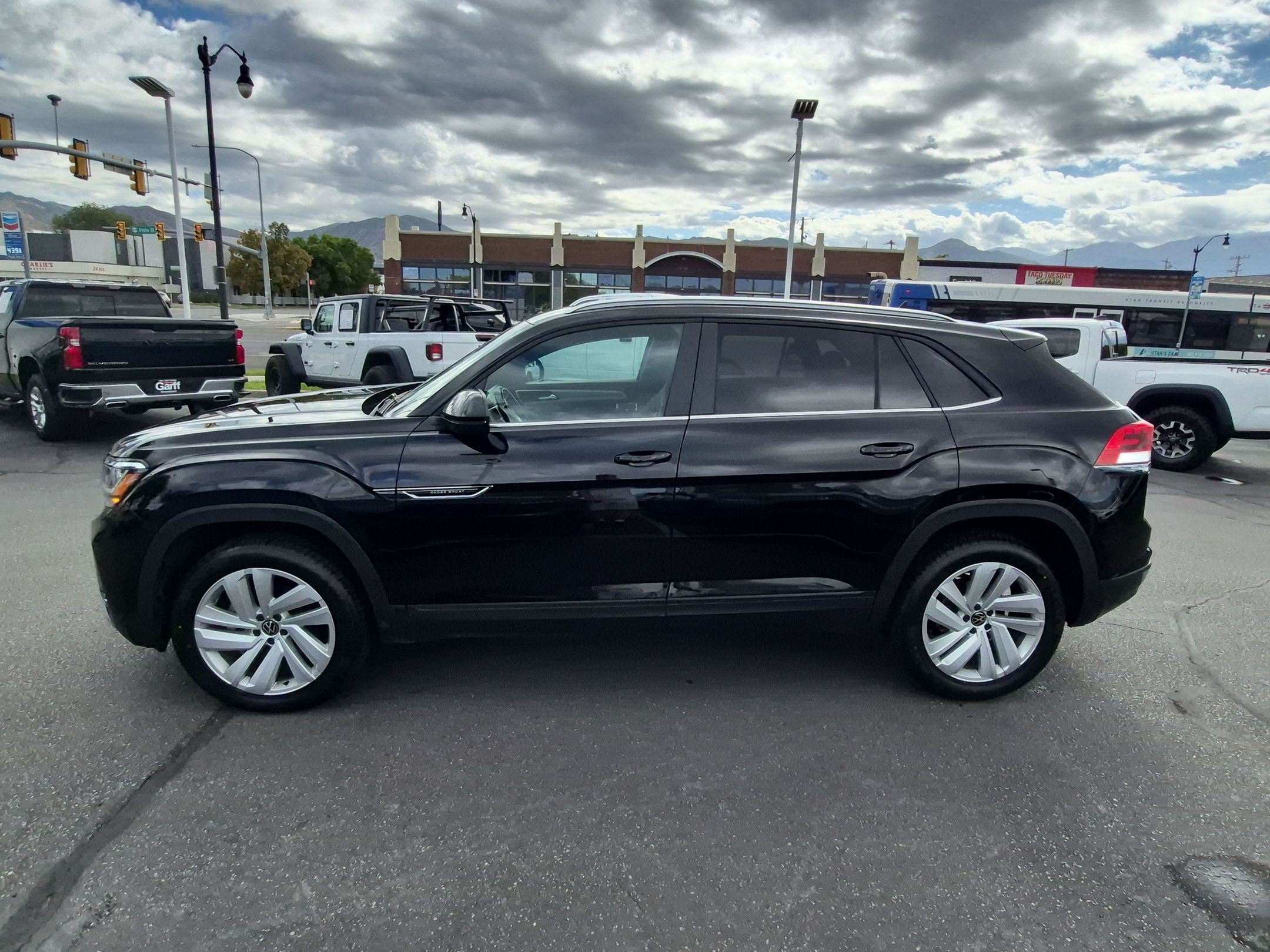Used 2021 Volkswagen Atlas Cross Sport SE AWD/4WD image 9