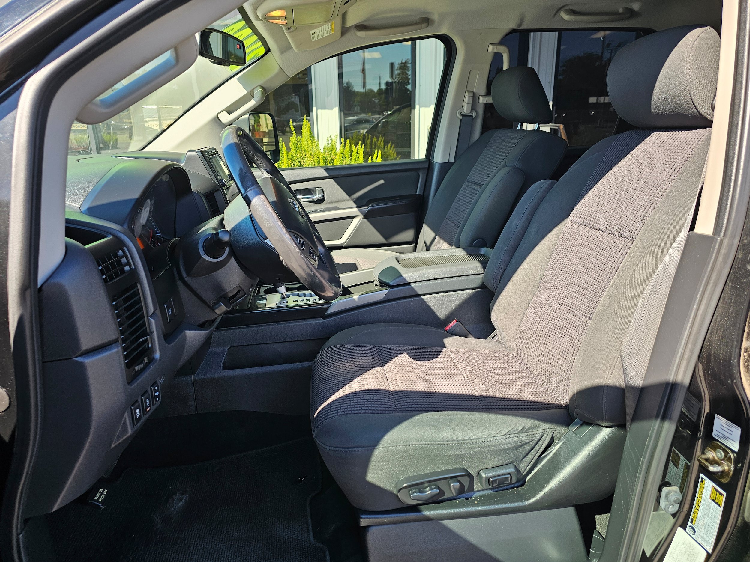 Used 2015 Nissan Titan PRO-4X AWD/4WD image 10