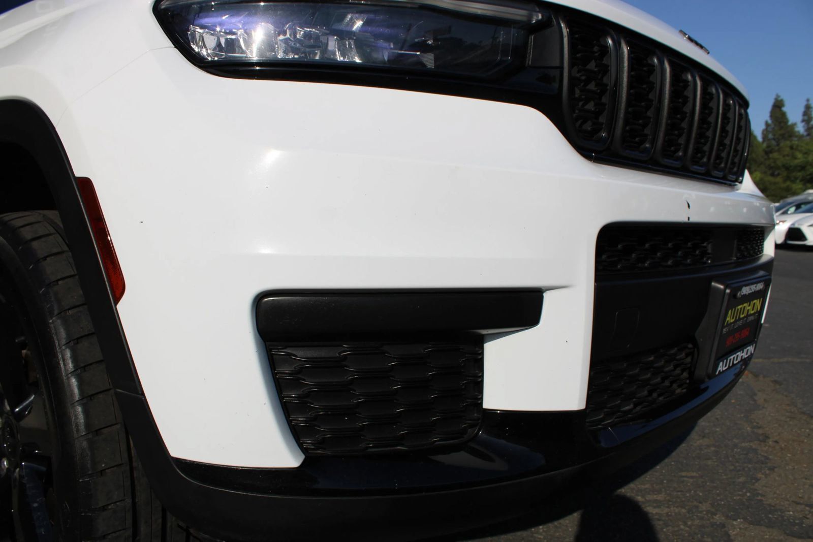 Used 2023 Jeep Grand Cherokee L Laredo RWD image 5