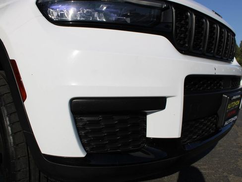 Used 2023 Jeep Grand Cherokee L Laredo RWD image 5