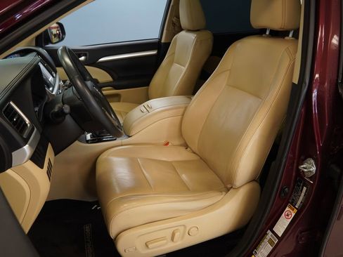 Used 2015 Toyota Highlander XLE image 3
