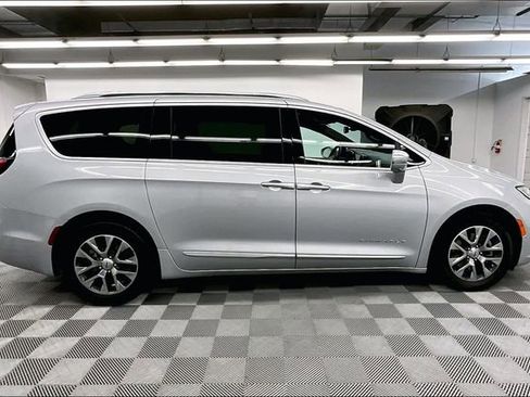 Used 2022 Chrysler Pacifica Pinnacle FWD image 15