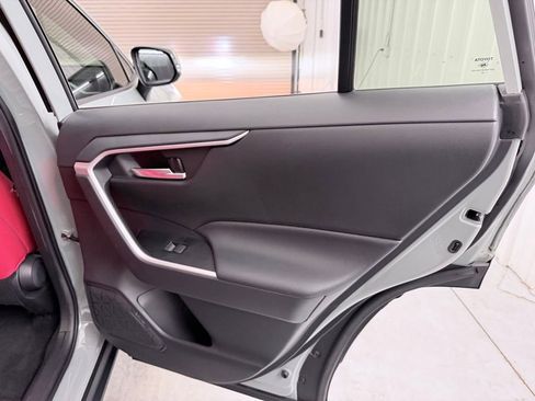 Used 2021 Toyota RAV4 XLE FWD image 32
