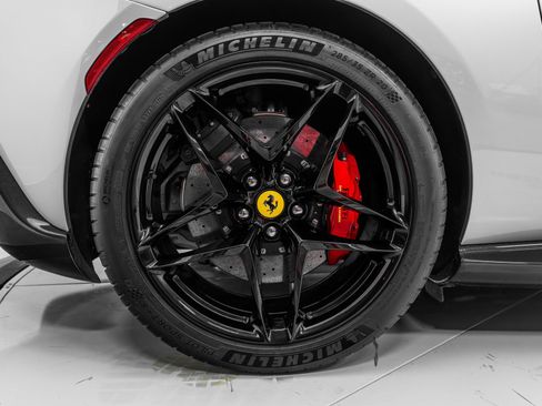 Certified 2025 Ferrari Roma Base image 15